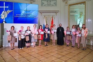 За нравственный подвиг учителя